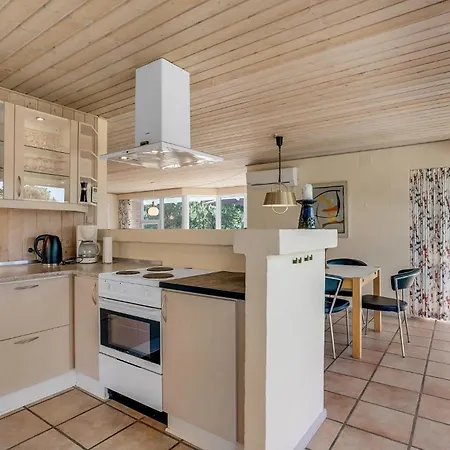 4 Bedroom Lovely In Romo